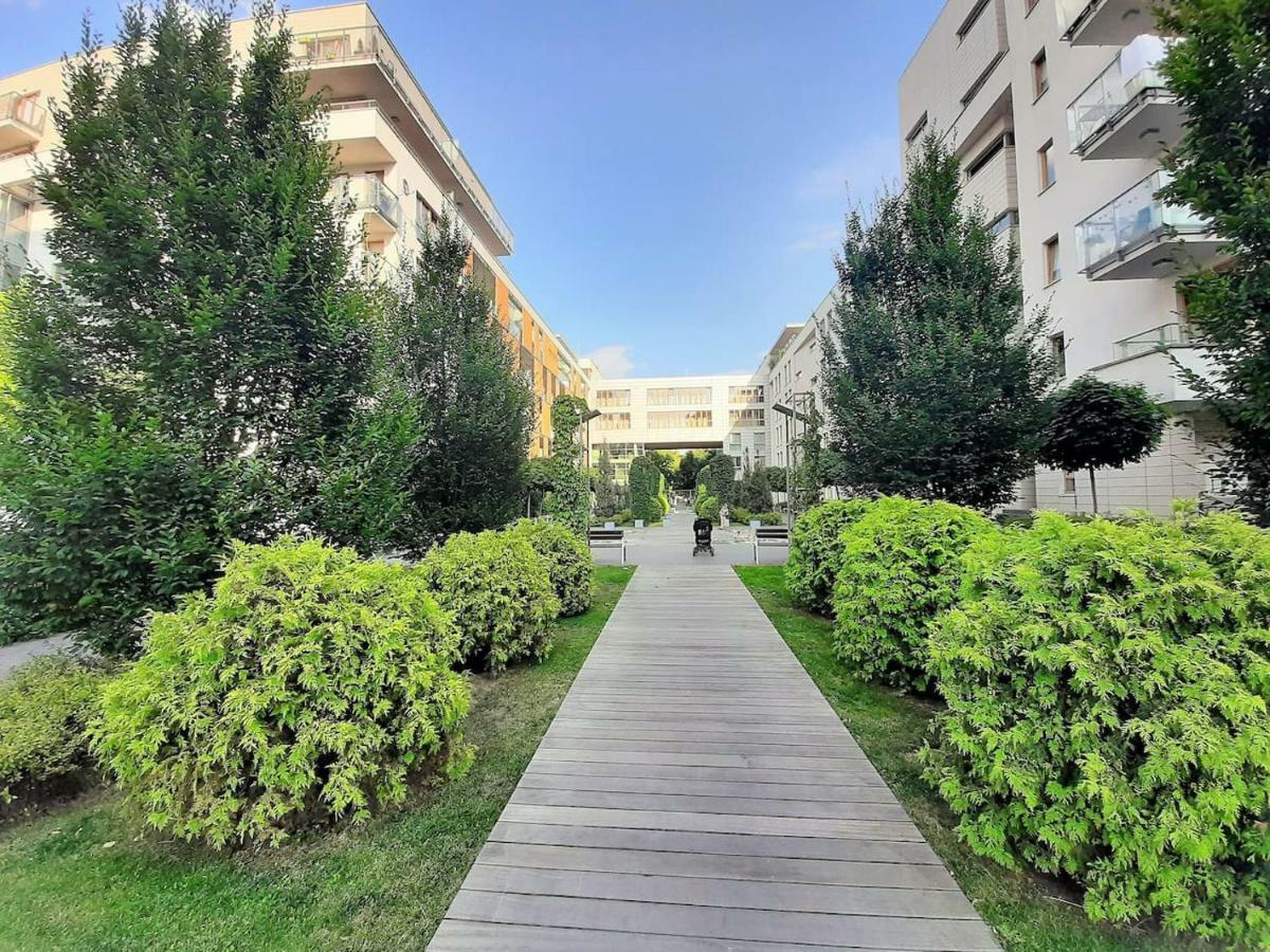 Airport Residence Amber Варшава Екстериор снимка
